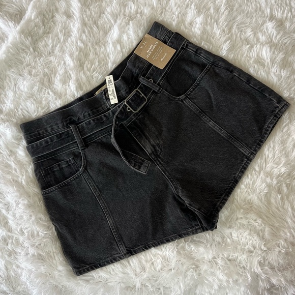 Madewell The '90s Jean Short in Caspar Wash: Belted Edition - Picture 5 of 11